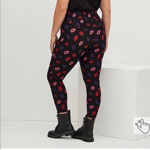 TORRID Pixie Pant Luxe Ponte Lips - Black Size 2 Worn once